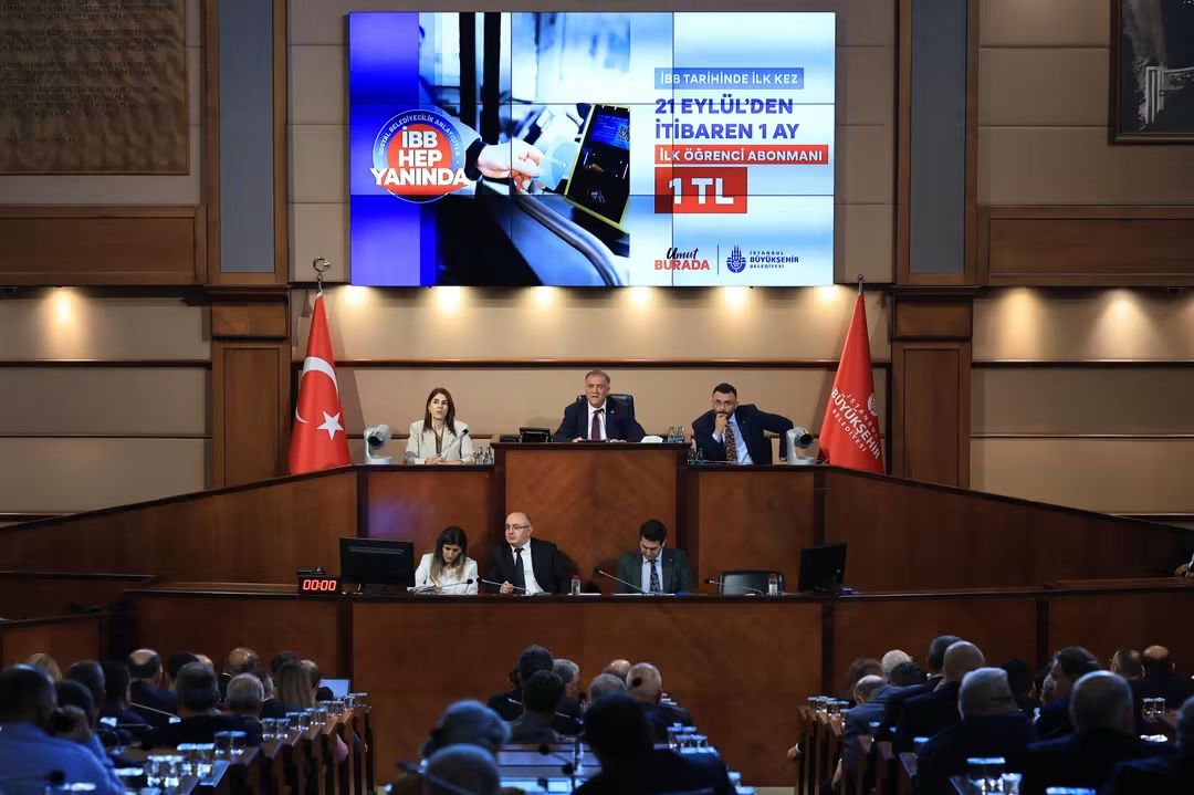 İBB Meclisi’nde Nuri Aslan’dan Sert Çıkış: “Bir Çocuğun Beslenme Çantasının Partisi Olmaz!”