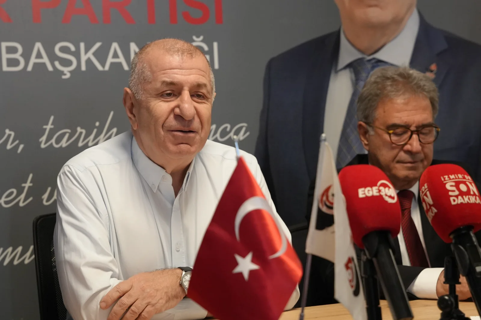 Ümit Özdağ İzmir’de Gündemi Değerlendirdi: Ekonomi, Dış Politika, Eğitim ve Seçim Mesajları