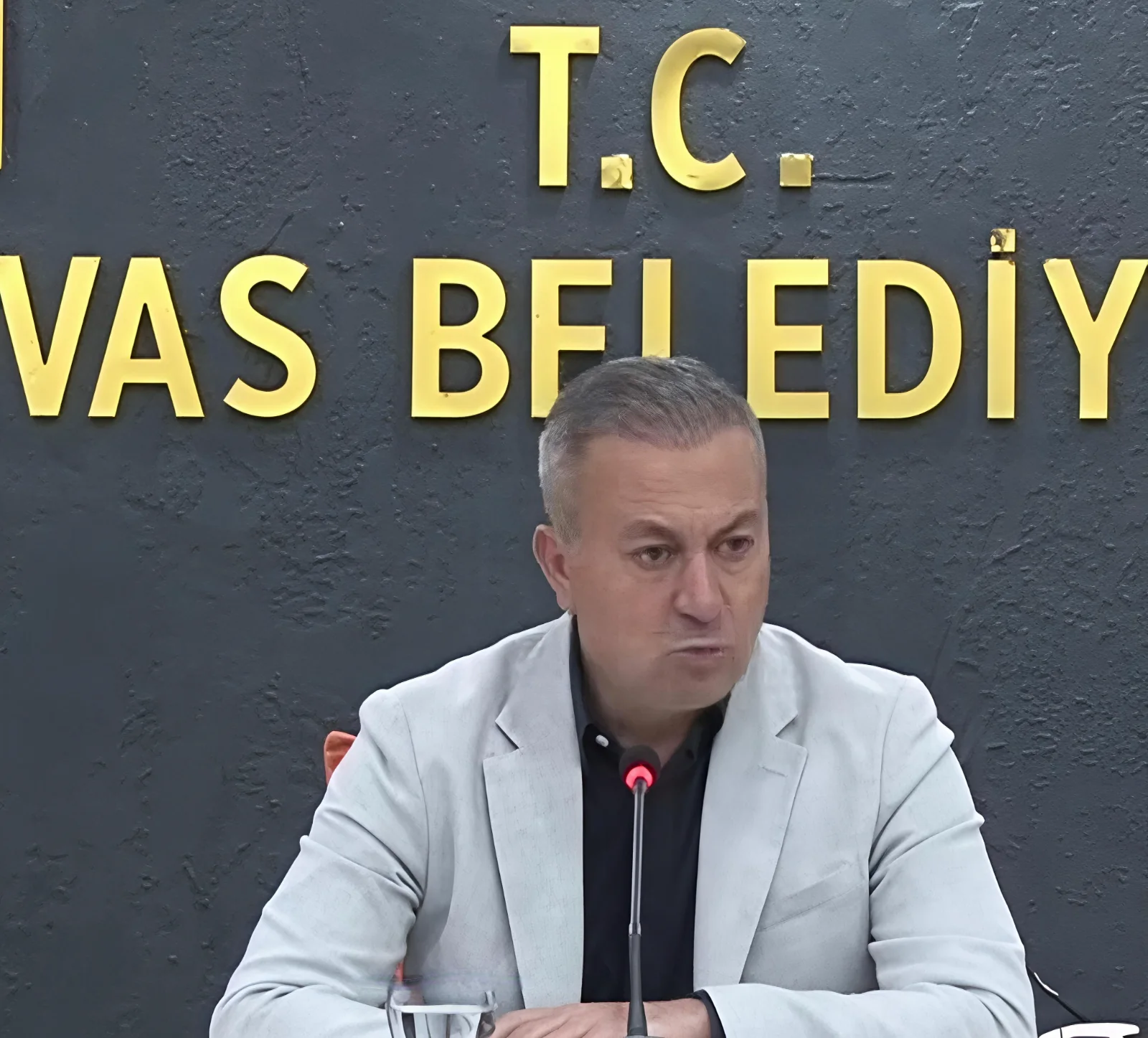 Sivas Belediye Başkanı Adem Uzun’dan 65 Yaş Üstü Ücretsiz Ulaşım İçin TBMM’ye Çağrı: “Sınırsız Binişe Düzenleme Getirilmeli”