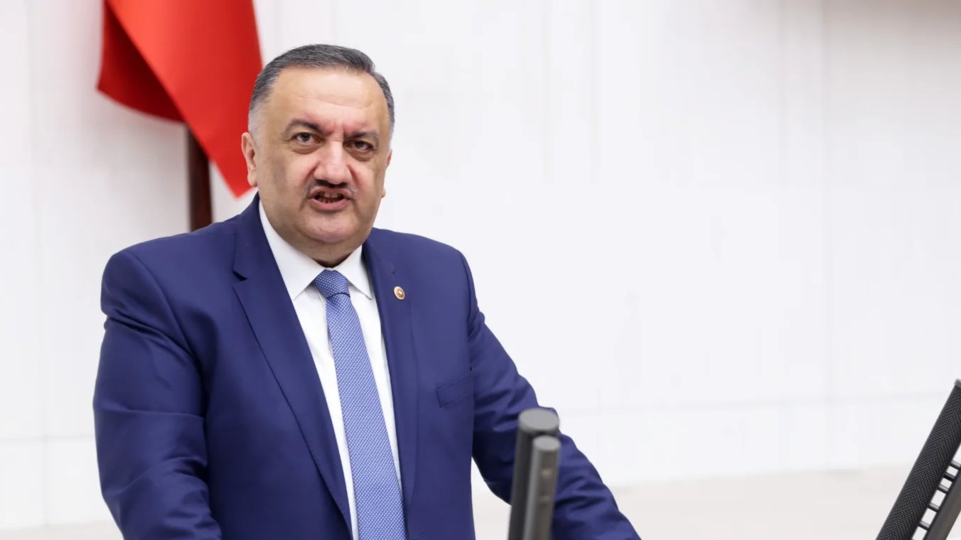 Hasan Karal’dan AK Parti’nin “3Y” Söylemi Üzerinden Sert Muhasebe: “Madem Başa Dönecektik, Neden Bu Kadar Çile Çektik?”