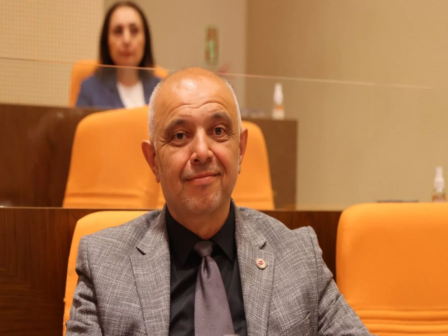 ÇEKMEKÖY MECLİSİ’NDE BÜTÇE DEPREMİ! CEMİL ÖZDEMİR’DEN YÖNETİME SERT ELEŞTİRİLER