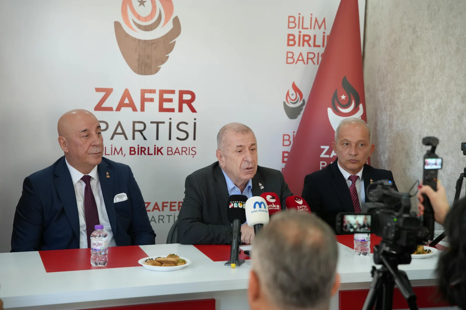 ÖZDAĞ “YENİ PARTİ’NİN ELİNDE FON YOLSUZLUĞUNA KARIŞANLARIN İSİM LİSTESİ VARMIŞ. AÇIKLAMAK İÇİN NEYİ BEKLİYORSUNUZ?”