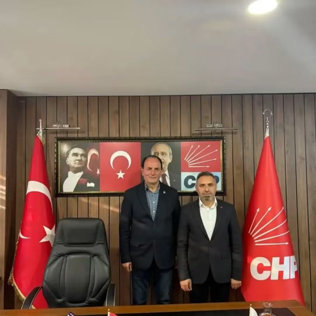 Çekmeköy’de Siyasi Nezaket Buluşması: Saadet Partisi’nden CHP İlçe Başkanı Halis Gerbağa’ya Hayırlı Olsun Ziyareti