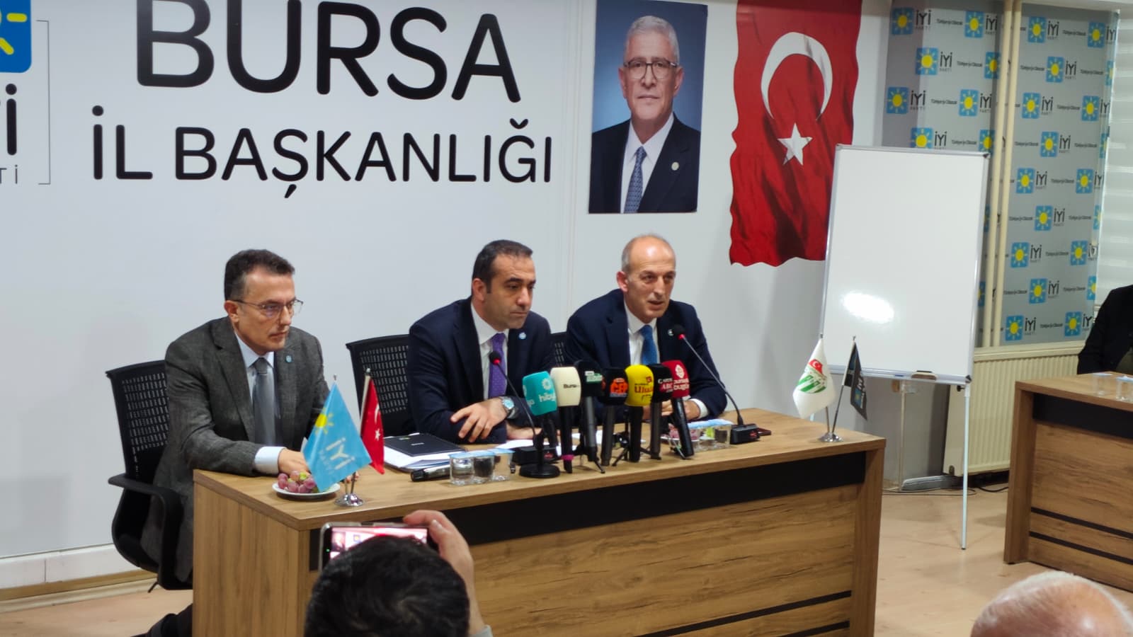 İYİ PARTİ’DEN BURSA’DAN SERT ÇIKIŞ: “FON KRİZİ ARAŞTIRILSIN, SANDIK DERHAL MİLLETİN ÖNÜNE GELSİN!”