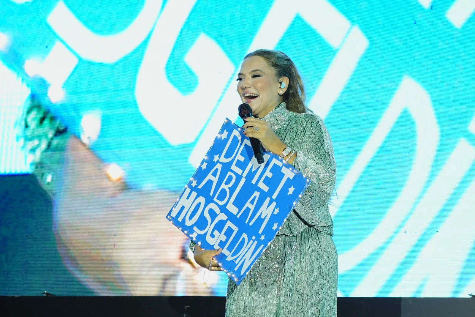 Demet Akalın, Mardin’de Festival Coşkusunu Başlattı