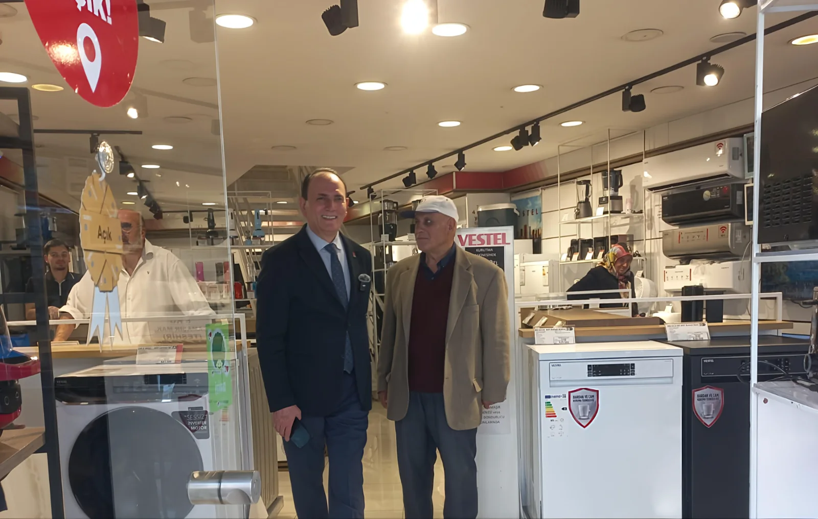 HALİS GERBAGA VE YÖNETİMİ SAHAYA İNDİ: ÇEKMEKÖY’DE ESNAFIN DERDİ GEÇİM!