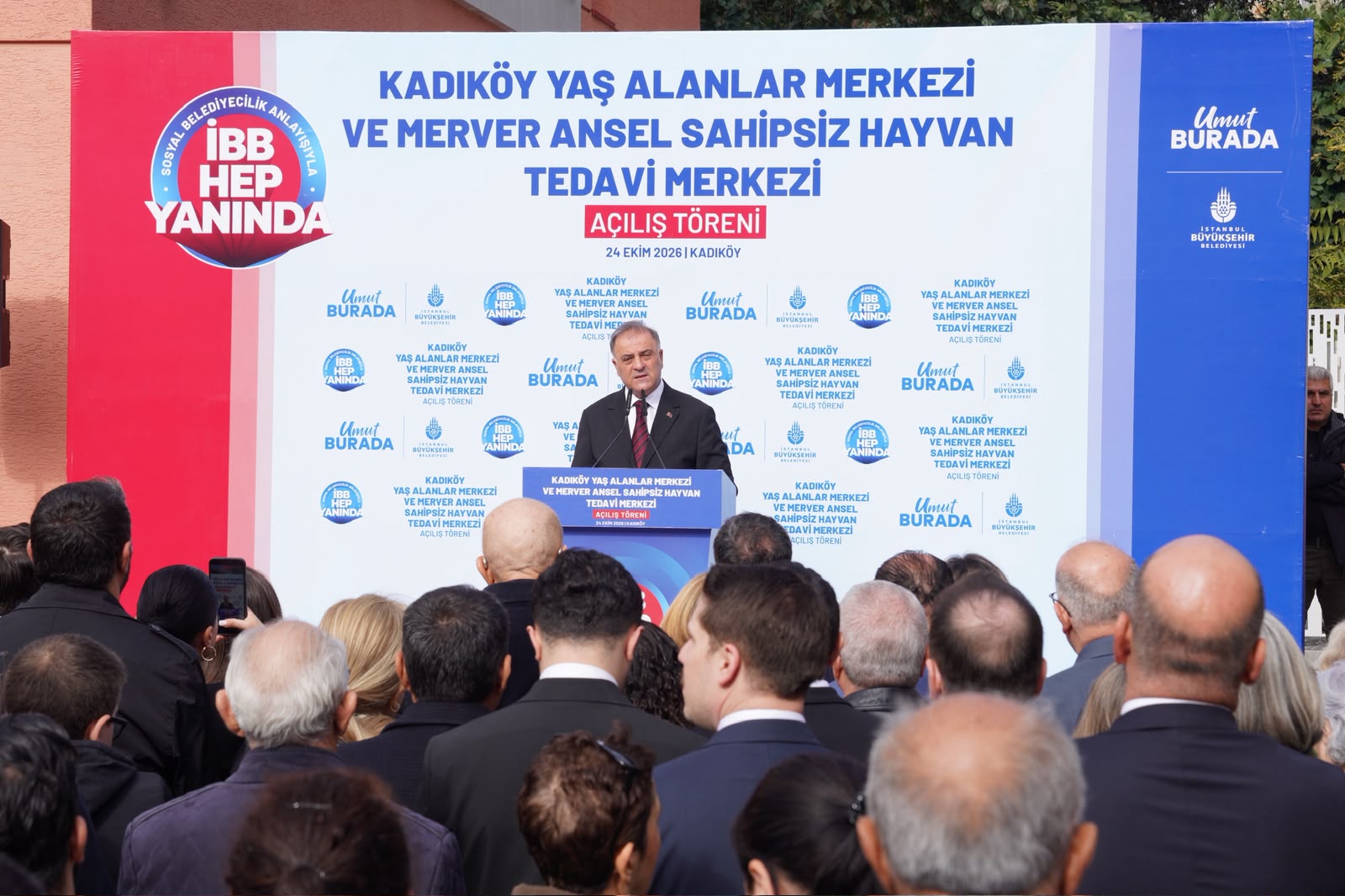 İBB’den Kadıköy’e İki Önemli Hizmet: Yaş Alanlar Merkezi ve Hayvan Tedavi Merkezi Açıldı
