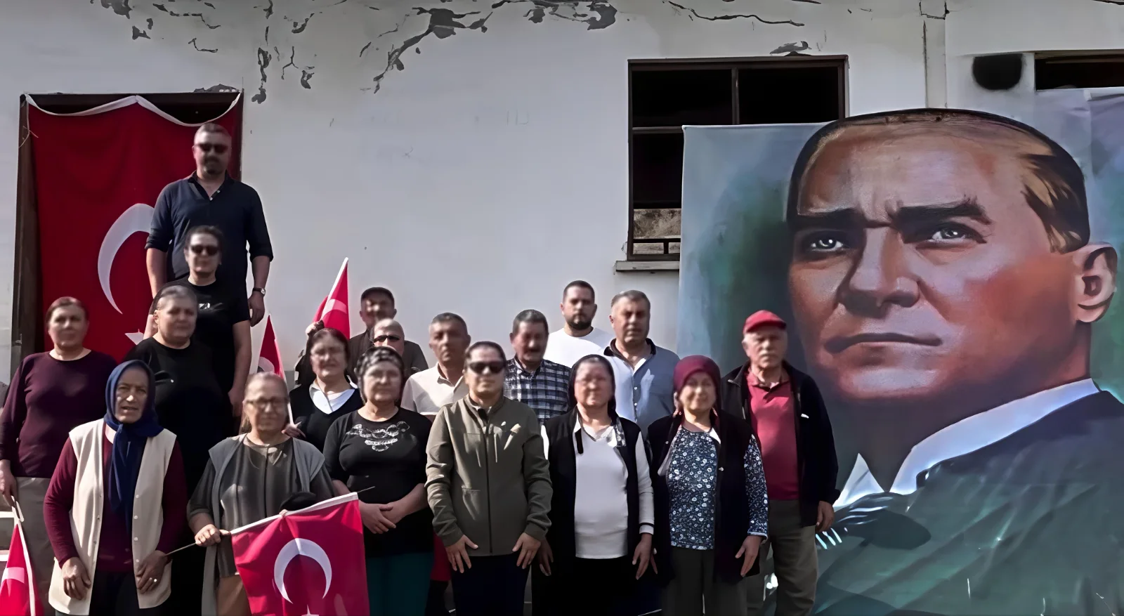 ZİLE AĞCAKEÇİLİ KÖYÜ’NDE CUMHURİYET COŞKUSU: ESKİ OKULDA YÜREKLERİ ISITAN KUTLAMA